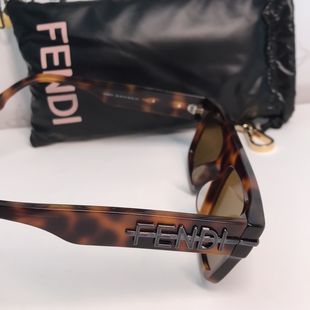 NEW AUTHENTIC Fendi Tortoise Sunglasses FE40091U 53E - Picture 10 of 13